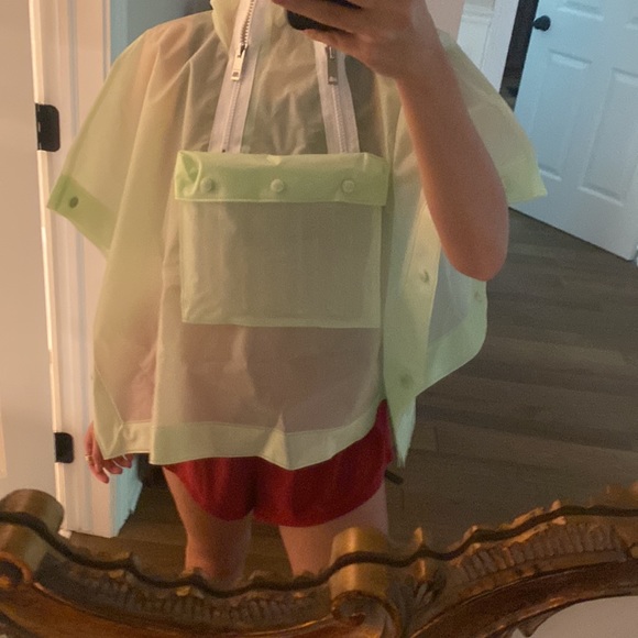 NWT Burberry Rain Poncho Pistachio - Picture 9 of 9